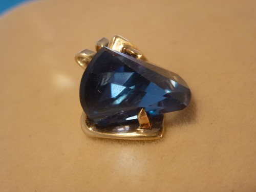 9k 9ct Solid Gold London Blue Topaz Pendant. 18.1mm, 4.43g - Picture 6 of 9