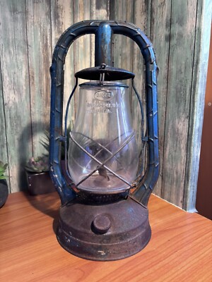 VTG Oil Lantern Dietz Monarch Vintage or Antique r4s4 Empty