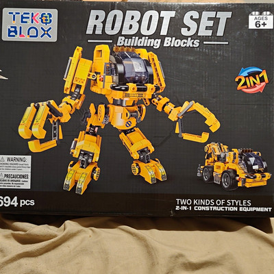 TEK BLOX 2-in-1 Robot Set Building Blocks 694 pcs Robots Construction, Ages 6+