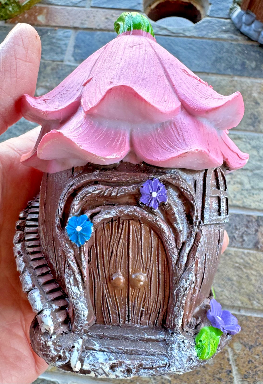 LOT OF 18 FAIRY GARDEN MINIATURES, 3 HOUSES, 2 BENCHES & 13 PEOPLE & ACCESSORIES