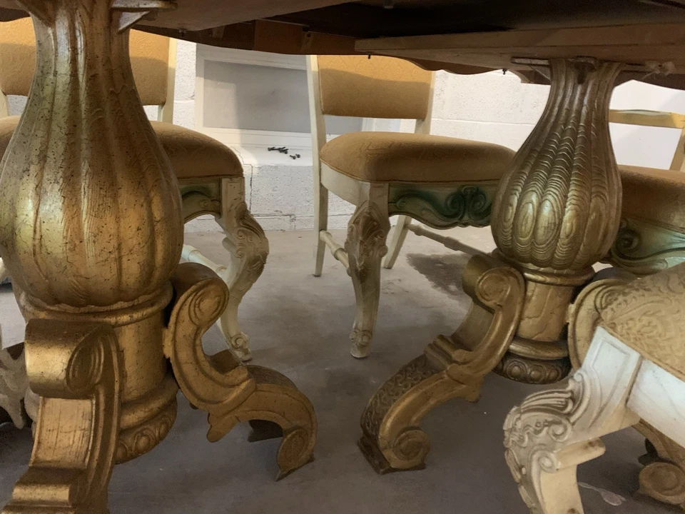 Antiguo juego de comedor francés estilo provincial con mesa y seis sillas Foto 3 de 4