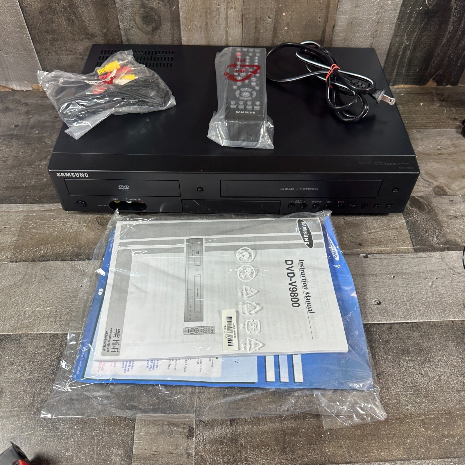 Samsung DVD-V9800 DVD/VCR Combo HDMI 1080p Open Box