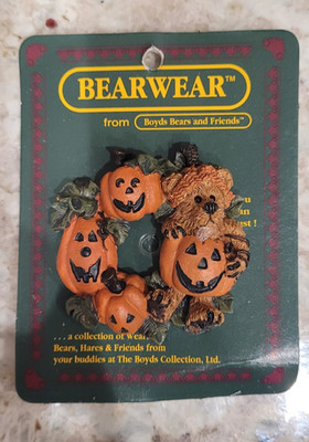 Boyds Bears Bearware '' Arlo in the Pumpkin Wreath '' pin NEW w/ origin packaging