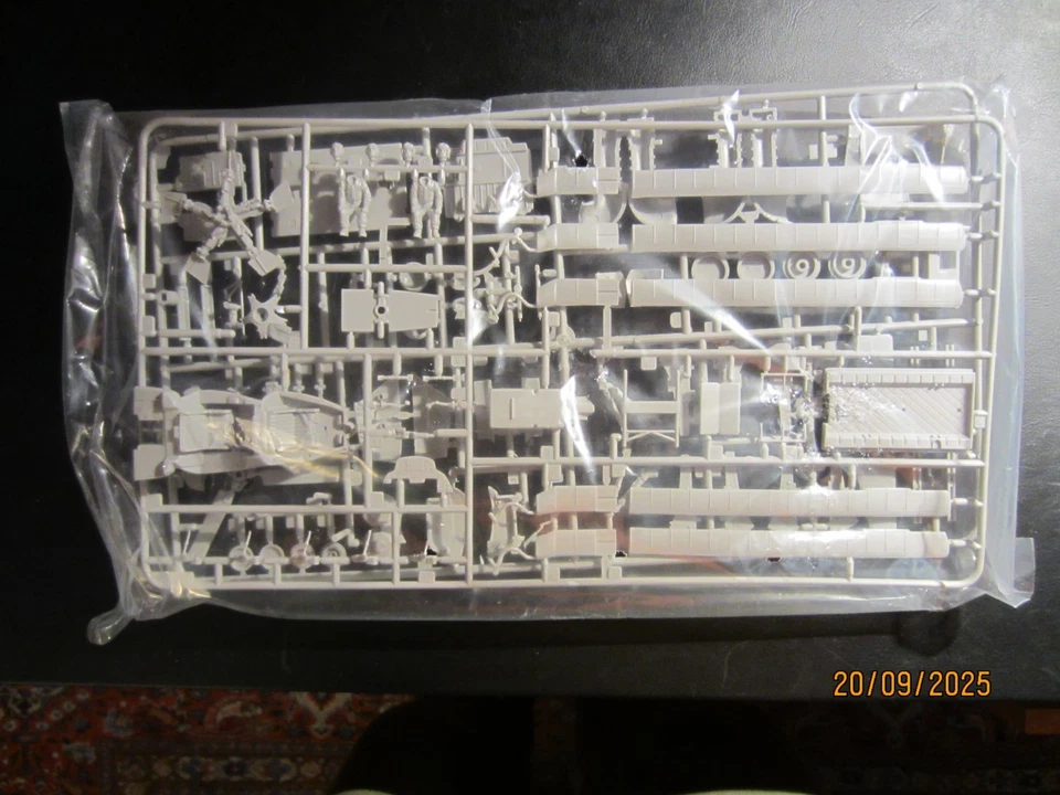 1/48 Mini Hobby Models MI-24P/HIND F - MI-24D/HIND D - Immagine 3 di 4