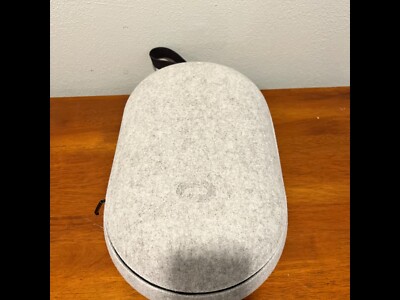 Oculous Quest 2 Accessory Case (White) EXTREMELY GOOD CONDITION