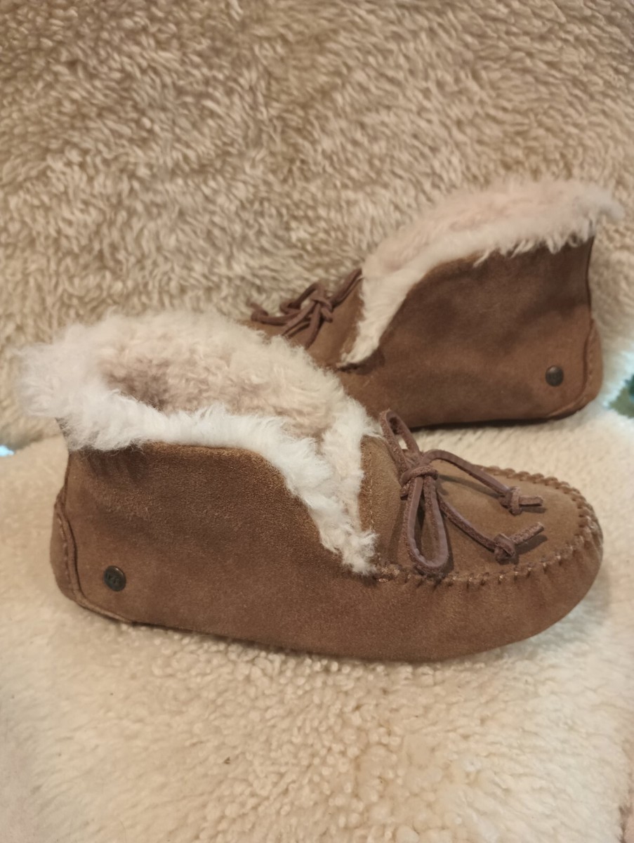 Ugg Alena Sheepskin Kids Slippers/Brown Size