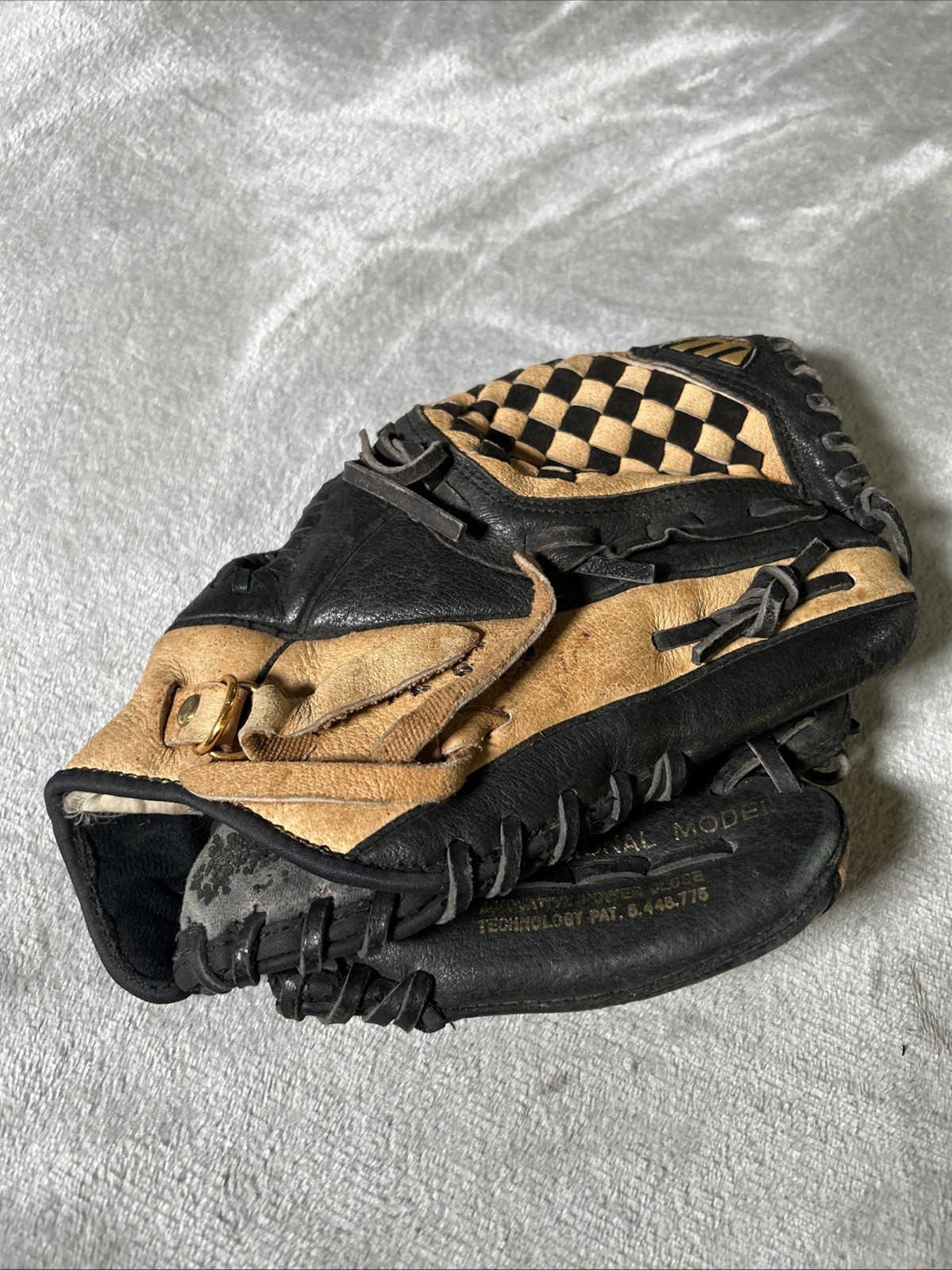 11 Inch Right Hand Throw Black