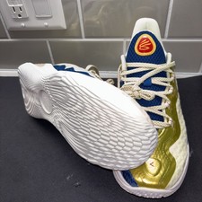 UNDER ARMOUR Curry Flow 11 Champion Mindset Basketball Shoes Youth Size 7 Gold