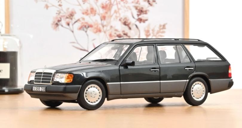Voiture miniature Mercedes-Benz 300D T Norev 1/18 bleu noir métallisé