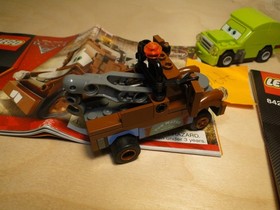 LEGO Cars: Mater's Spy Zone 8424 8201 Disney Cars  Mater Acer Tow Truck Lot