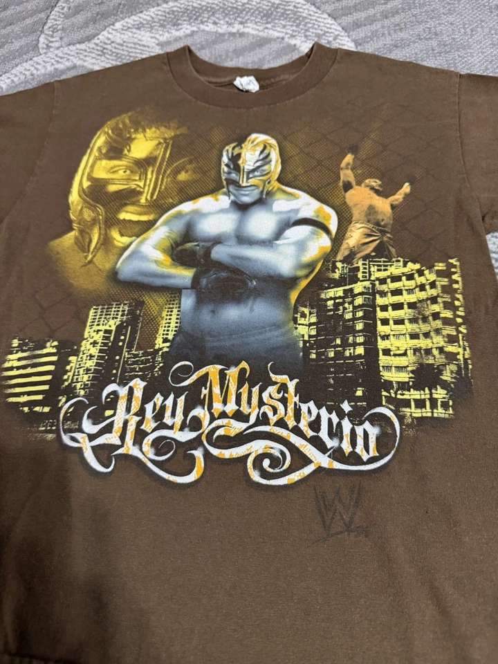 Camiseta De Colección WWE Rey Mysterio Marrón Amarillo Gráfico Camiseta Talla M Estilo Años 2000 Foto 3 de 4
