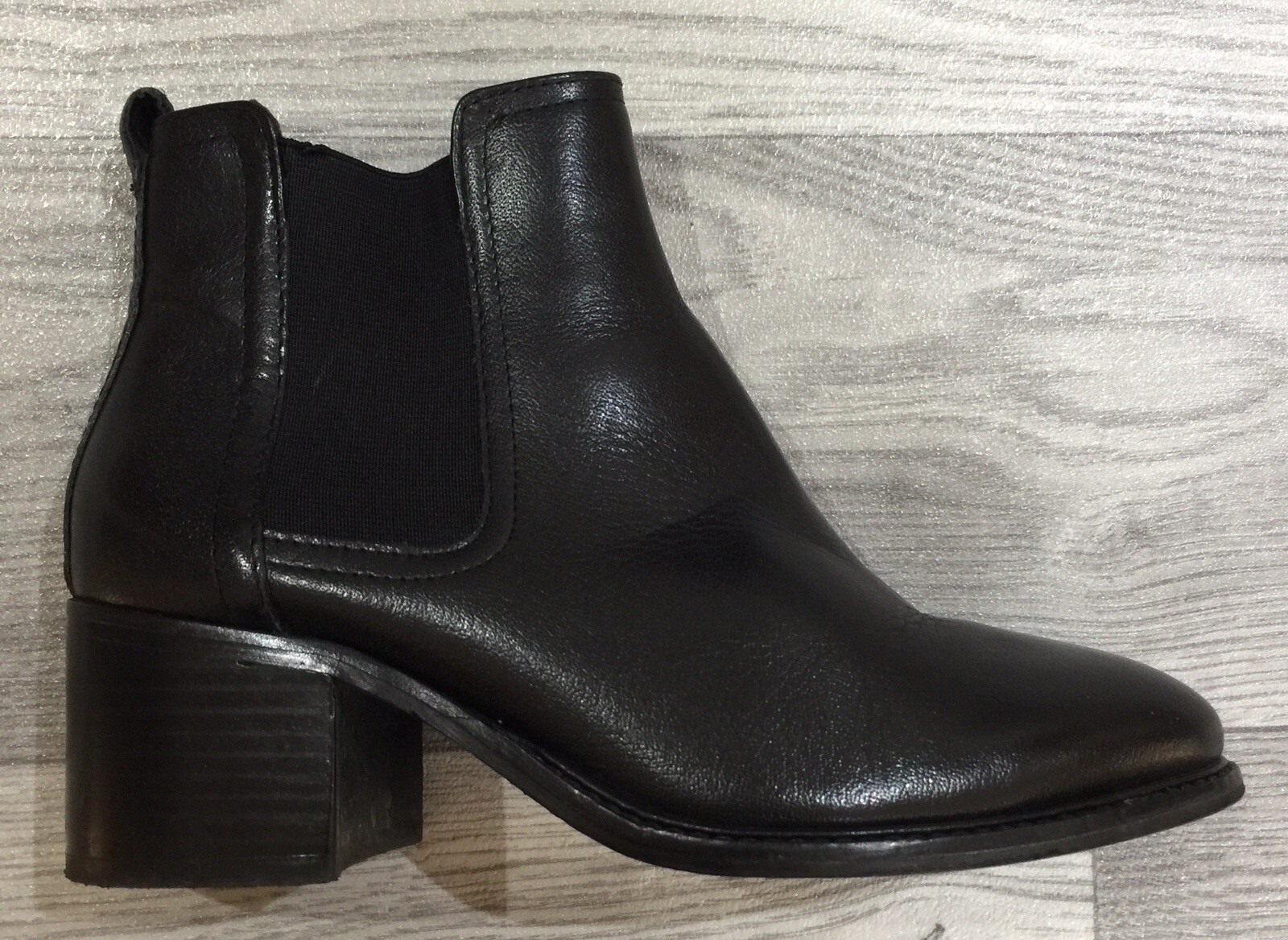 black leather Chelsea boots excellent 