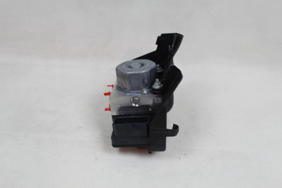 YAMAHA R1 2016 ABS Brake Servo Controller Control Unit 2CR-85930-09-00 - Image 3 of 4