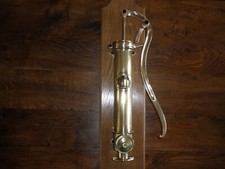 ANCIENNE POMPE A EAU 53 cm (planche 67 cm)