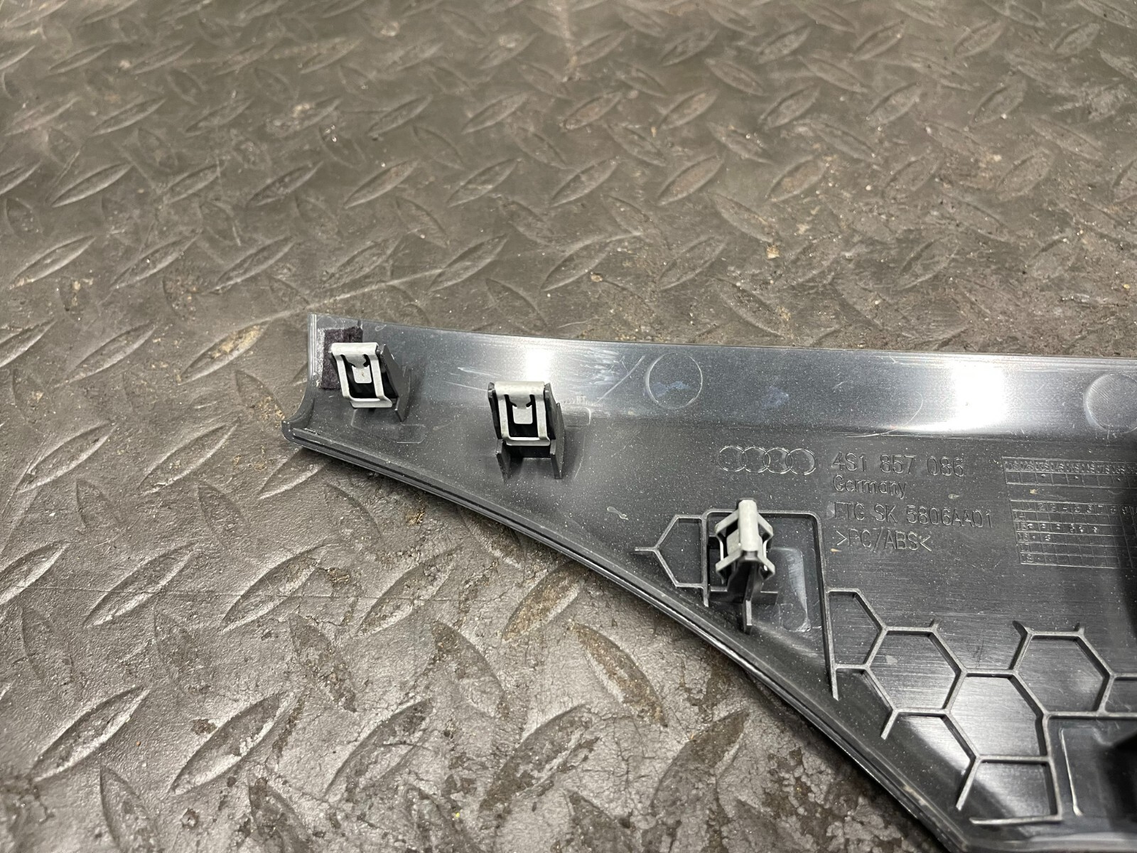 2017 AUDI R8 VENT LEFT COVER CAP OEM 2018 4S1 857 086