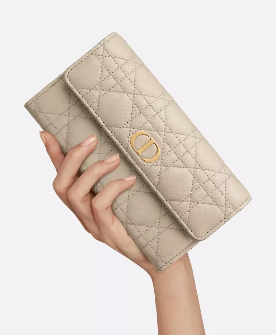PORTEFEUILLE DIOR CARO soupe couleur sable en conserve veau S5039UWHC