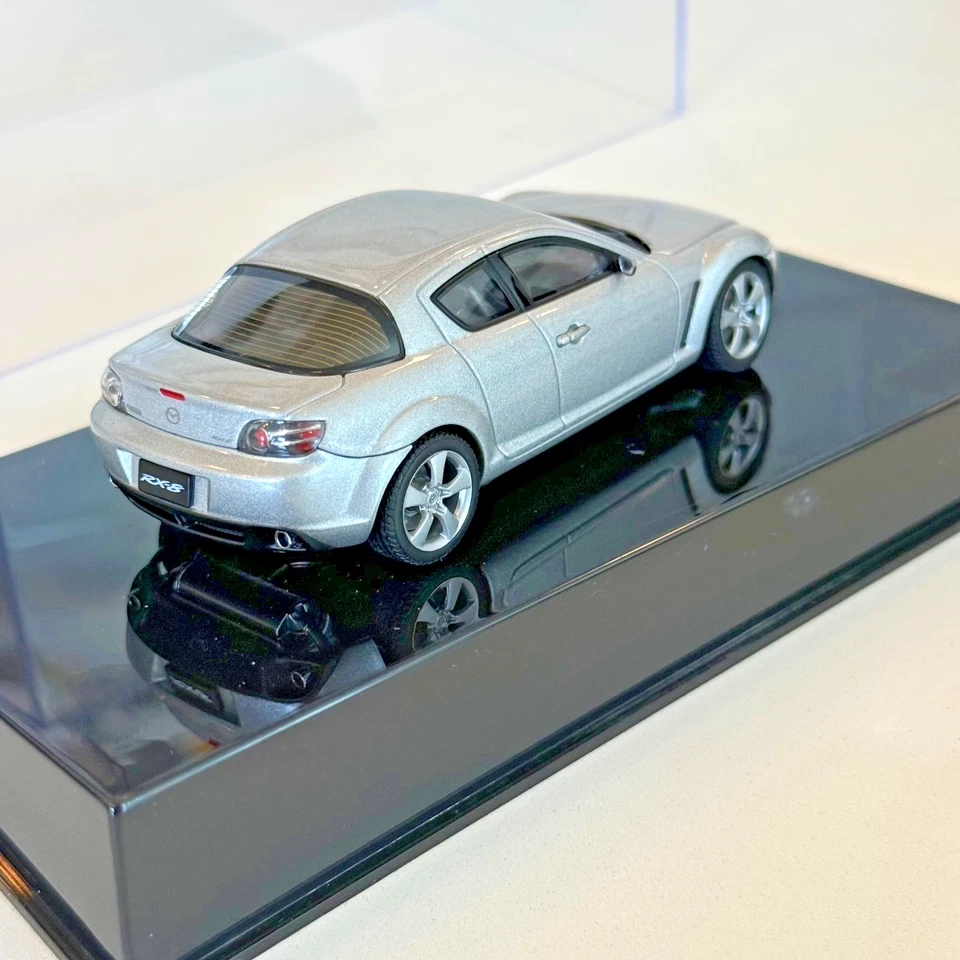AUTOart 1:43 Mazda RX 8 (2003) - Plateado Metálico - DieCast - Caja de presentación Foto 2 de 4
