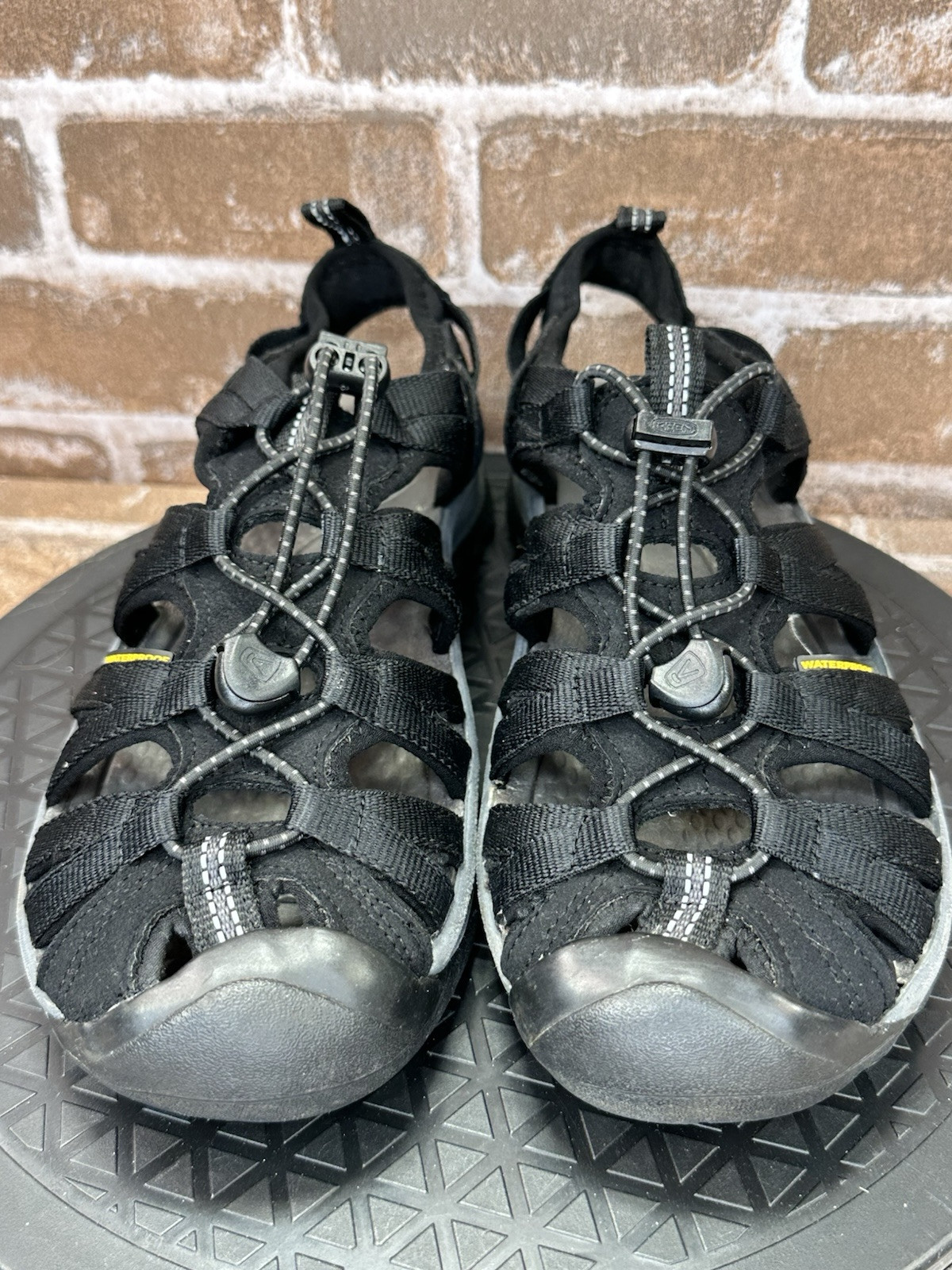 Sandali da trekking impermeabili ibridi KEEN Whisper 1018227 neri da donna taglia 7