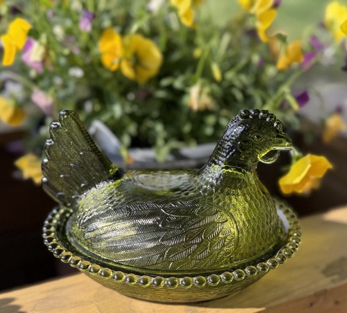 Vintage Indiana Glass Hen On A Nest GREEN Candy Trinket Dish Beaded Rim Textured