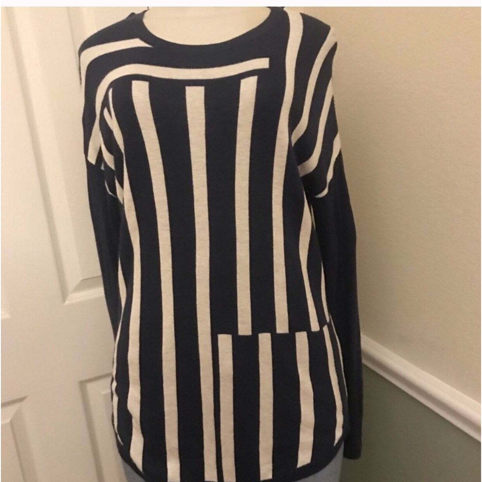 Trouve light weight sweater - image 3