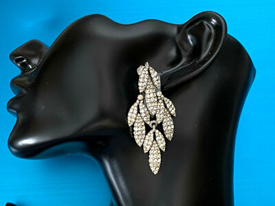 FABULOUS SIGNED CINER SILVER TONE SPARKLING CRYSTALS  DANGLE CLIP EARRINGS  CC9