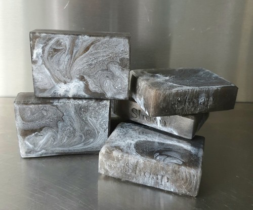 Handmade Natural Vegan Oud & Lily of the Valley Moisturising Soap Bar - Picture 2 of 4