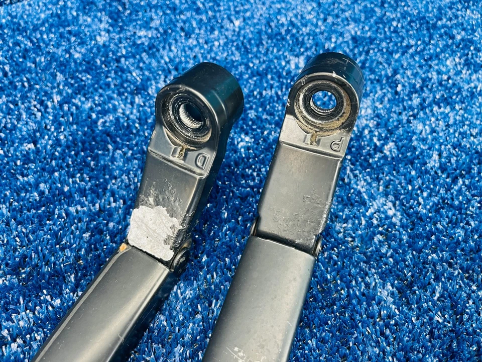 2006–2013 Lexus IS250 IS350 Windshield Wiper Arms Set OEM (Pair) - Image 2 of 4