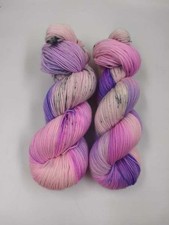 Die Softe " High Twist Einöder Merino Sockenwolle -NEON PURPLE *handgefärbt