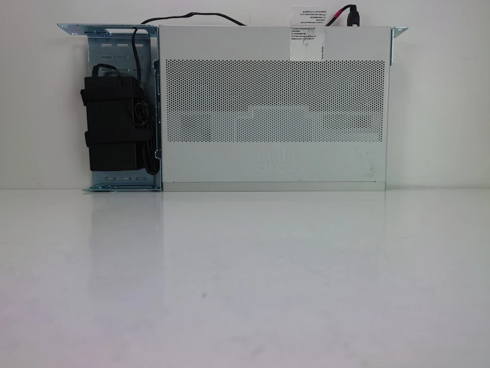 Cisco C1116-4P router servizi integrati DSL VDSL WAN PoE 4x RJ-45 Gigabit - Immagine 3 di 4