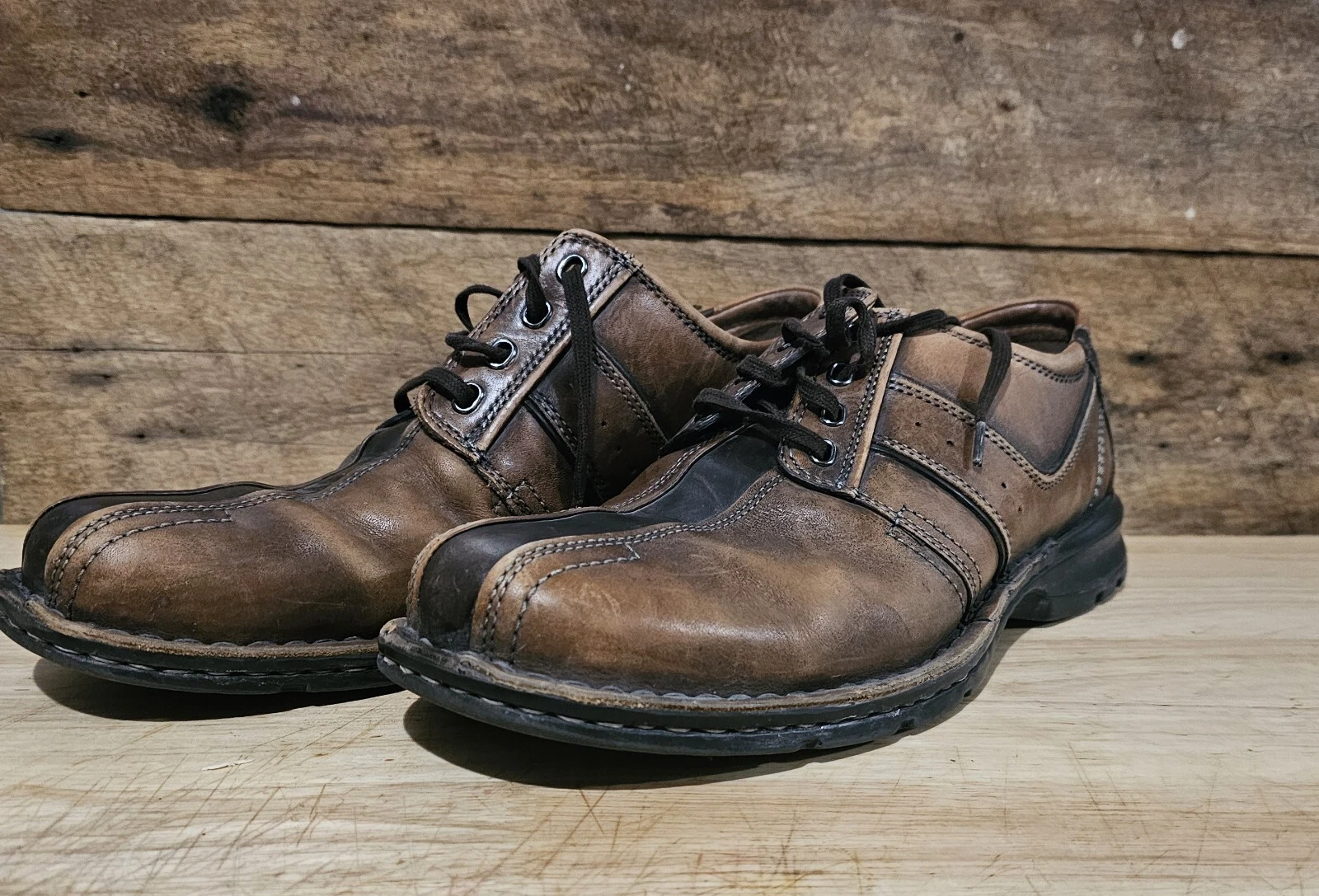 Scarpa da derby casual Clarks Touareg Vibe Oxford da uomo taglia 10 5 marrone pelle allacciata