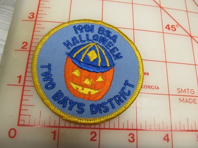 Two Bays District collectible 1981 Halloween patch (y39)
