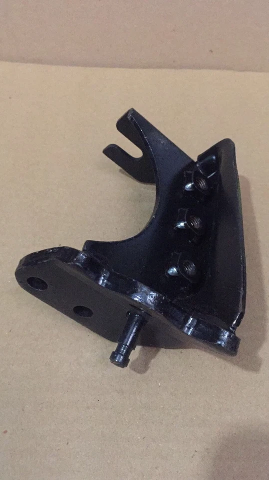 Soporte reposapiés YAMAHA YL1E H2 1966-1969 132-27412-00 N.O.S Foto 3 de 4