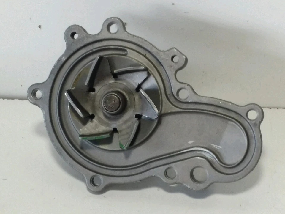 Bomba de agua para motor Pronto 58-522 remanufacturada, se adapta a vehículos enumerados en la tabla Foto 4 de 4