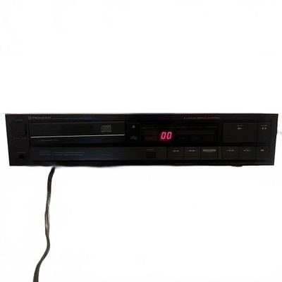 Vintage Pioneer PD-5010 CD Player Linear Servo System (TURNS ON BUT WONT PLAY)
