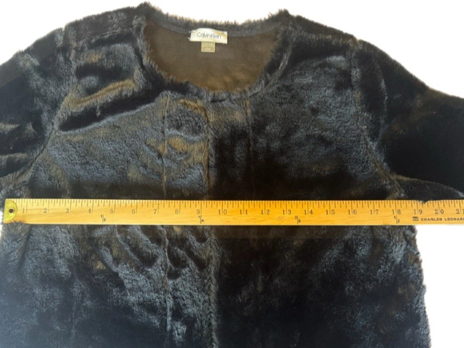 Capa de piel sintética Calvin Klein para mujer talla grande súper suave cierre de gancho único Foto 3 de 4