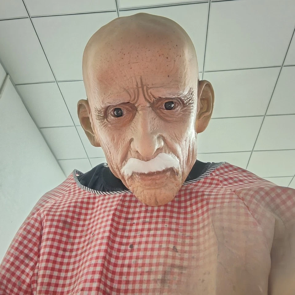 🎭 Realistic Old Man Latex Mask – Maschera Realistica Uomo Anziano con Barba per - Immagine 3 di 4