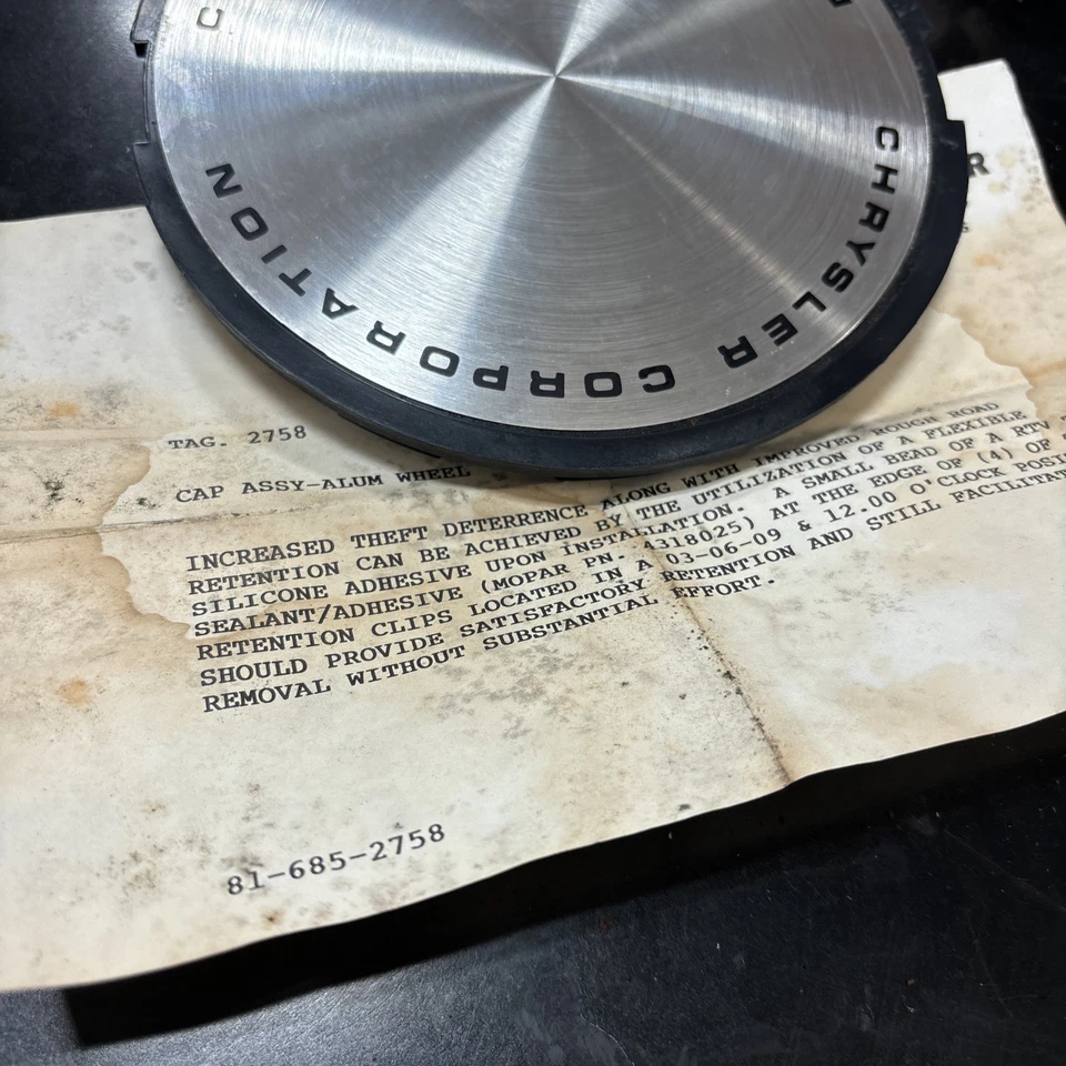 Tapa central de llanta de aleación Chrysler LeBaron New Yorker P/N 4284254 OEM Foto 3 de 4