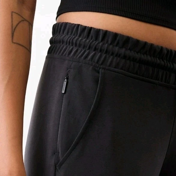 Athleta Seasoft 中腰直筒裤黑色超柔软旅行裤! M — 第 2/4 张图片