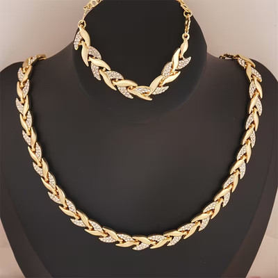   Trendy Schmuckset  Halskette  Armband  geflochtenen Gold-Style mit Strass 