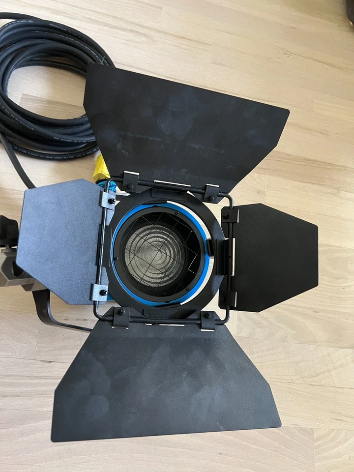 ARRI 300W Plus Tungsten Fresnel - (Excellent) - Image 3 of 4