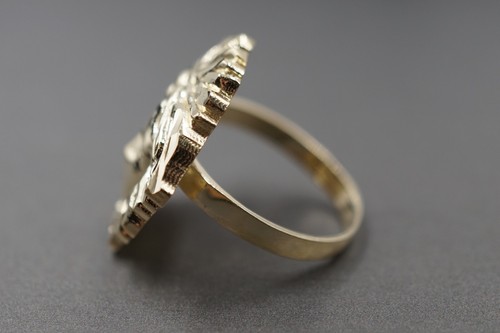 Anillo con banda para cabeza de medusa de oro amarillo liso de 0,9" corte diamante. Talla 6 - Imagen 4 de 9