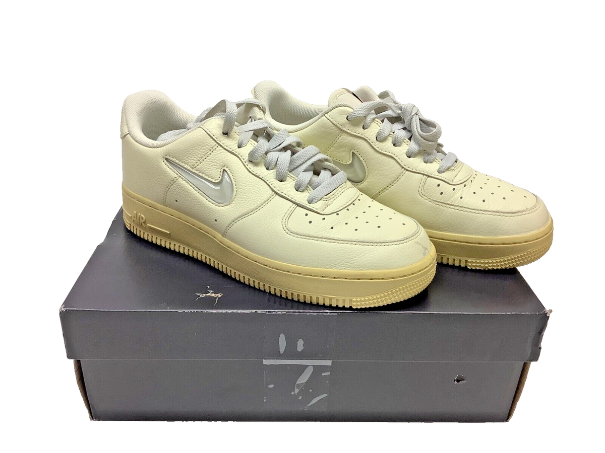 Nike Women's Air Force '07 LX Shoe Size Coconut Milk/Light