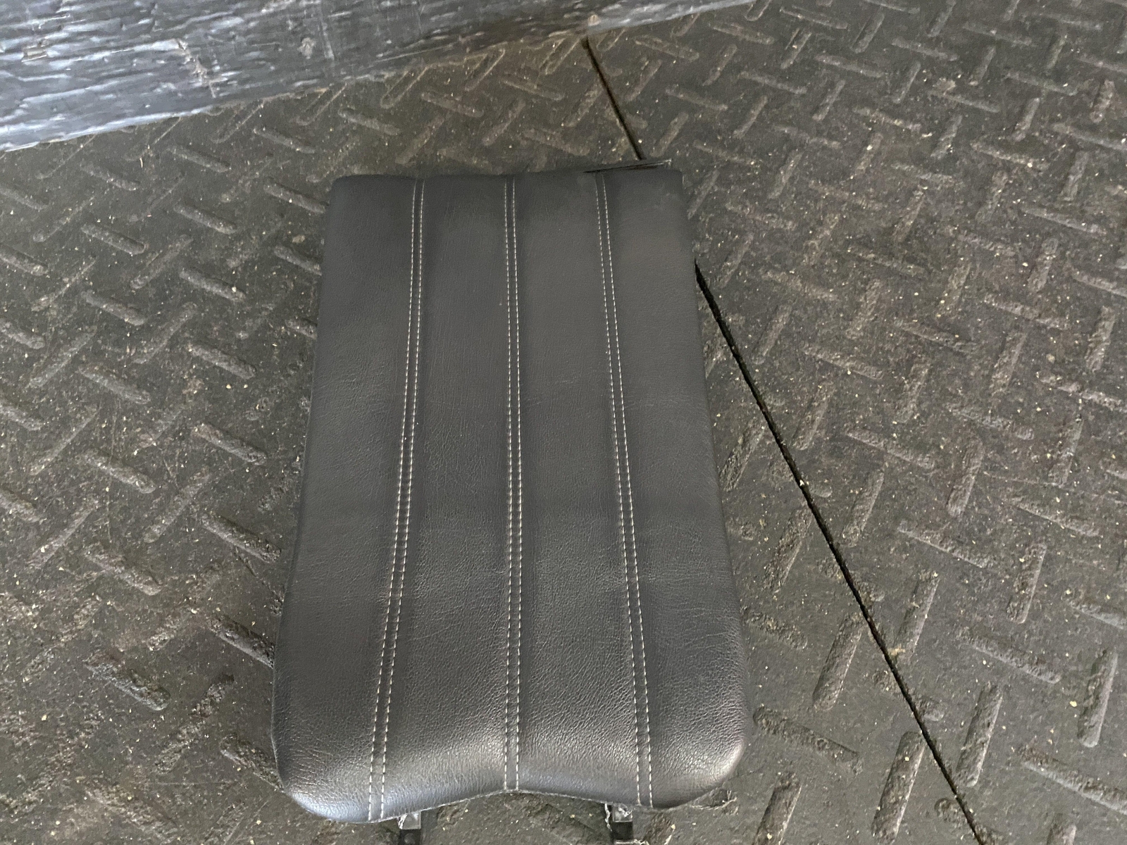 08-19 MASERATI GRANTURISMO FRONT DRIVER SEAT BACKING BLACK LEATHER WHITE STITCH