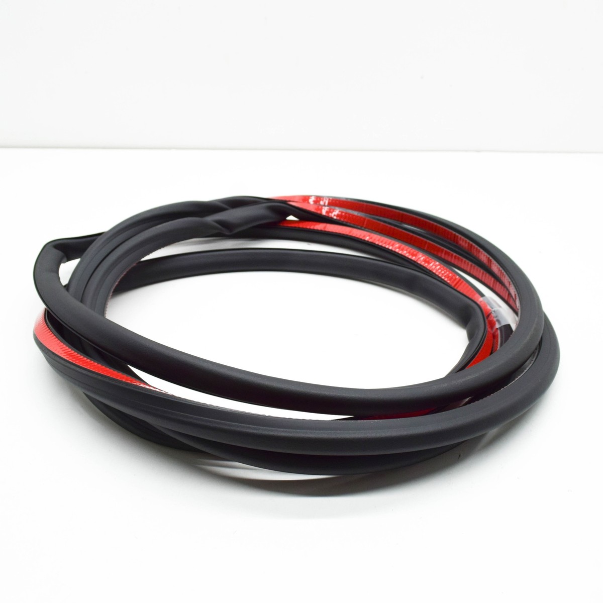 ル  VOLVO XC60 MK2 Front Door Sealing Strip 32229249 NEW GENUINE