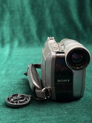 Sony Handycam DCR-HC27E Kamera nur / für Ersatzteile