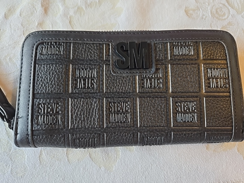 Steve Madden Wallet Wristlet Zip Around Embossed Logo Large 8" x 4" - Picture 2 of 6