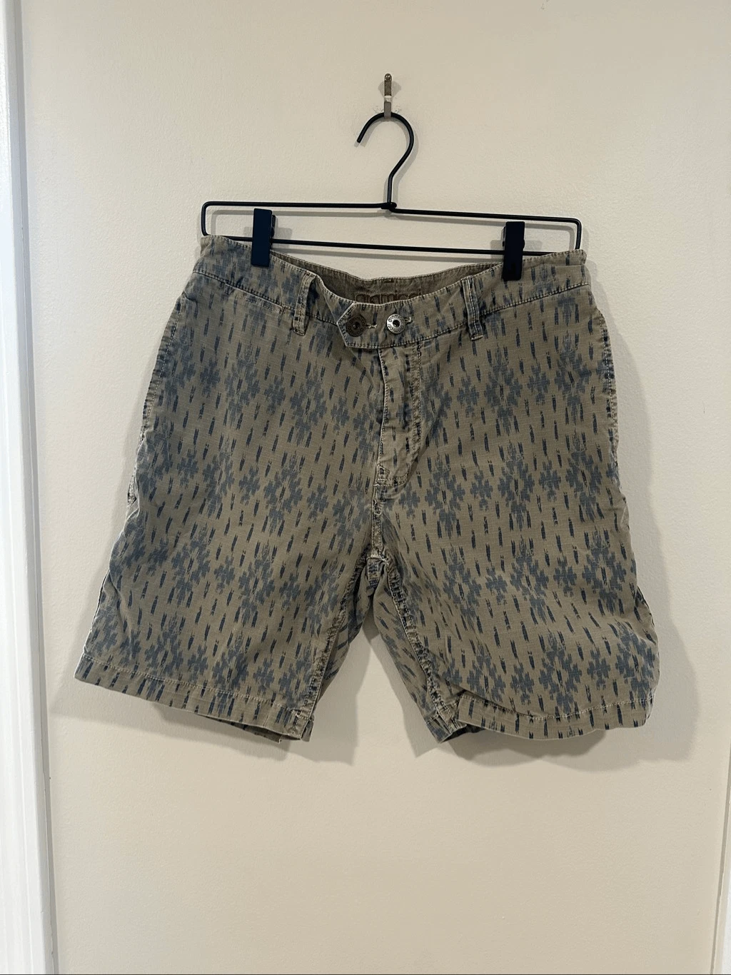Gramicci Hiking Skating Men’s Shorts Size 30 Camo Tribal Light Green