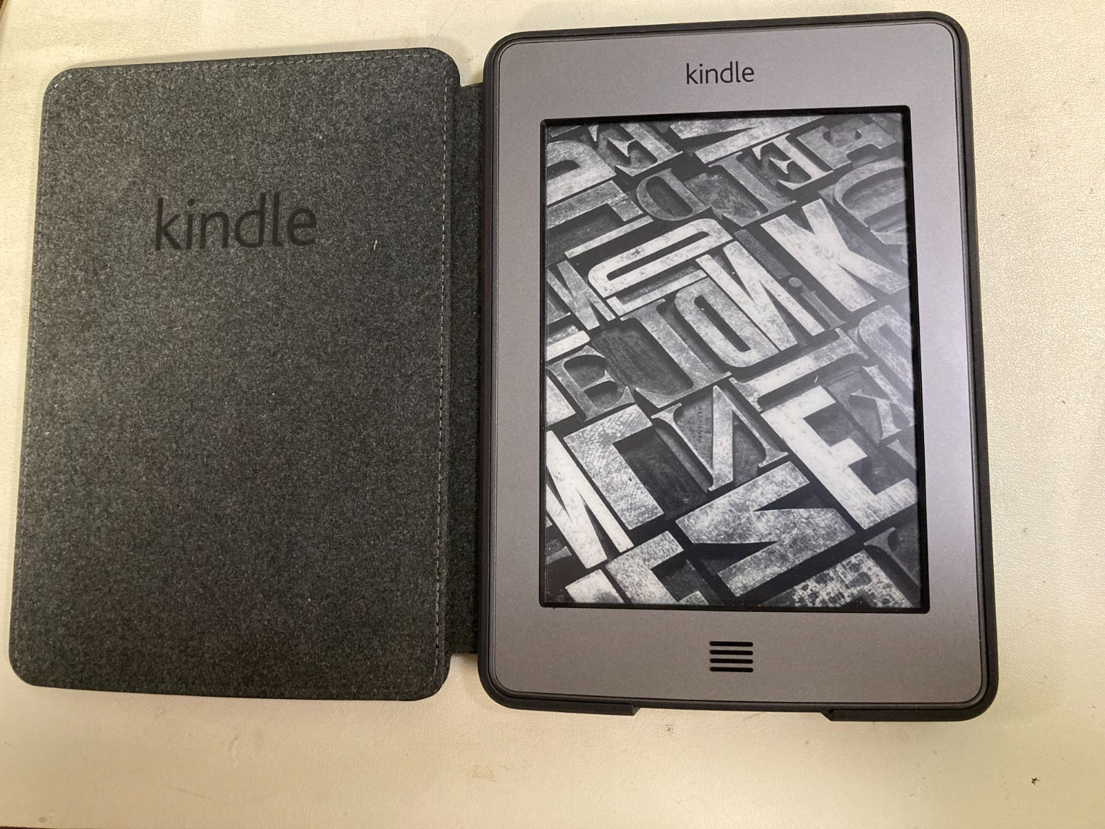 Amazon Kindle Touch 4th Gen D01200 Wi-Fi E-Reader Gray. Available Now for $33.00