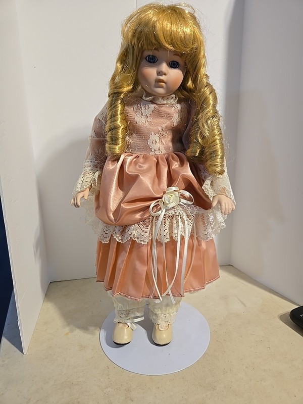 Vtg. 1980's Seymour Mann Juliet Porcelain Doll 15" (Missing Hat)
