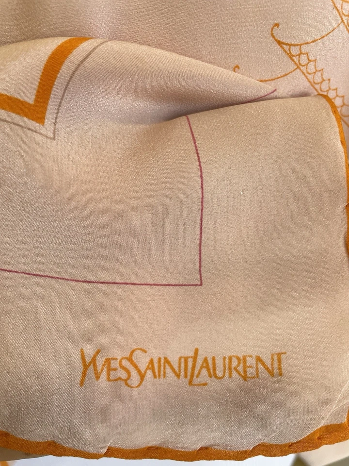 Bufanda de seda Yves Saint Laurent rosa claro estampado pagoda oriental naranja #A121 Foto 2 de 4